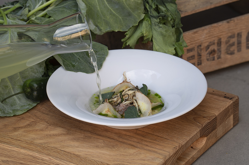 Charred Zander with miso, oyster-filled kohlrabi, chilled vegetable consommé and lumpfish roe - Recept hos AVEQIA Stockholm
