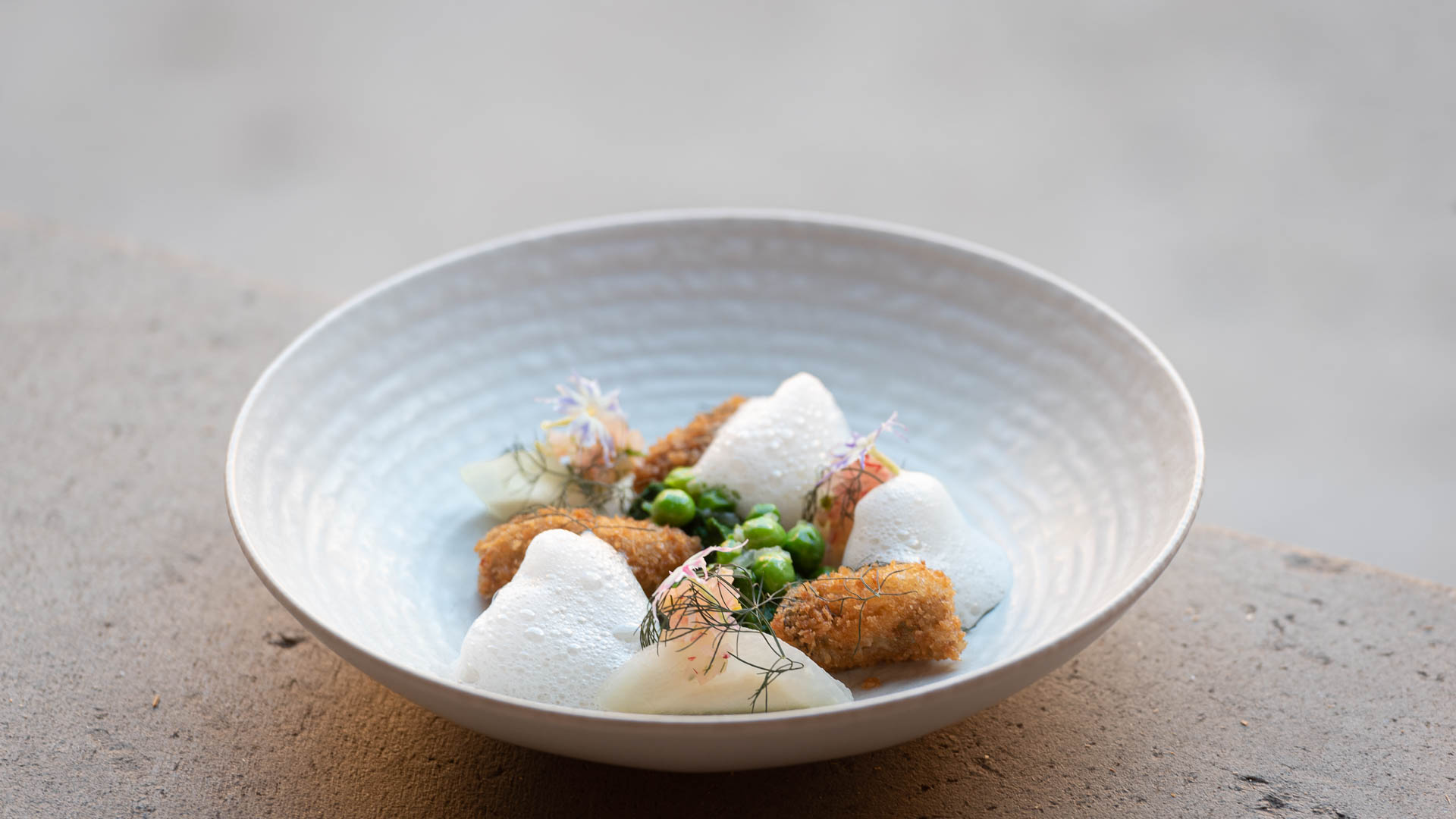 Deep fried mussels with oyster emulsion, pickled fennel, herb purée and mussel foam - Recept hos AVEQIA Stockholm