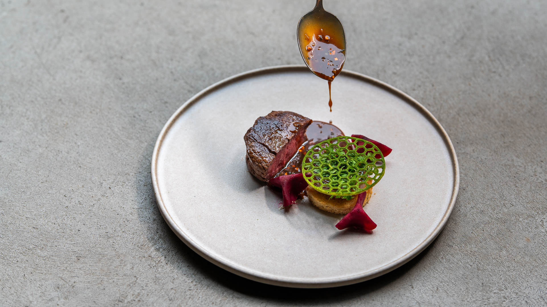 Grilled fillet of beef with baked Roscoff onions, smoked marrow emulsion, pickled beets and tarragon sauce - Recept hos AVEQIA Stockholm